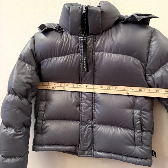 Aritzia super puff Shorty - Picture 3 of 11